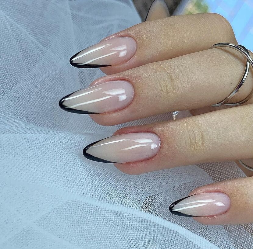 unhas decoradas com francesinha preta