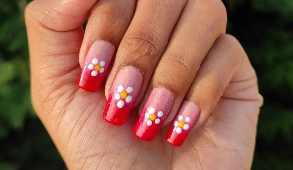 unhas decoradas com flores