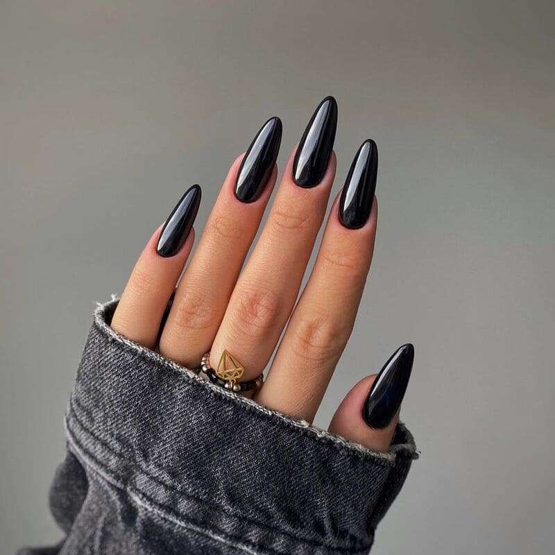 black nails 2