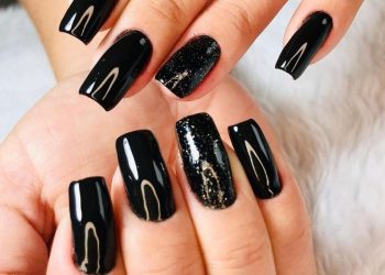 unhas pretas com glitter